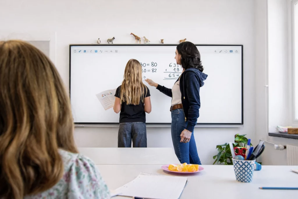 classroom_digitalboard_white